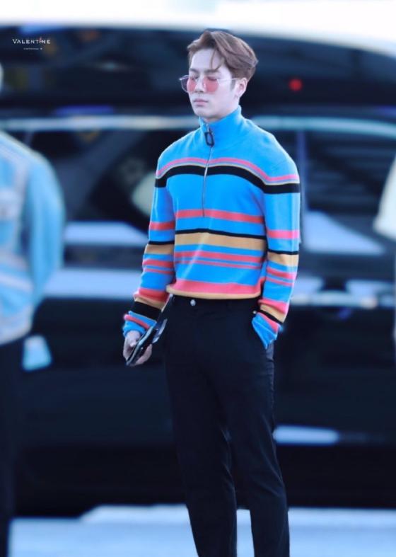 王嘉尔皮衣外套,王嘉尔穿皮草外套视频