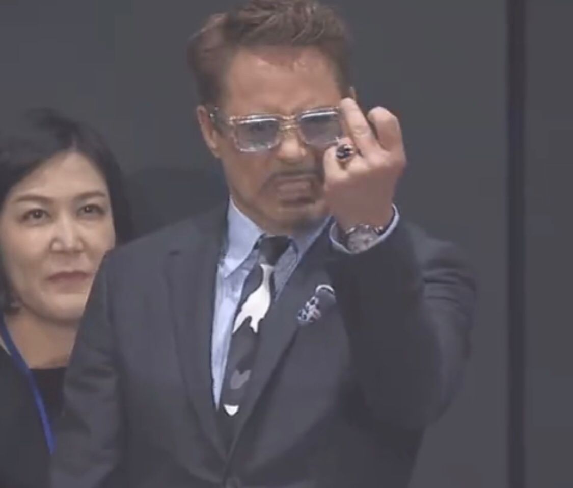 盘点复联4钢铁侠的救场,复联4钢铁侠打响指首映尖叫合集