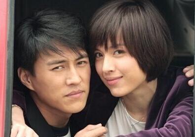 42岁李佳和靳东的照片,李佳为了嫁给靳东放弃豪门生活