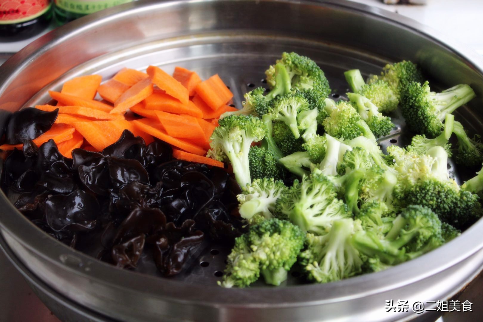 西兰花炒虾仁西兰花用不用焯水,凉拌西兰花怎么保持绿色