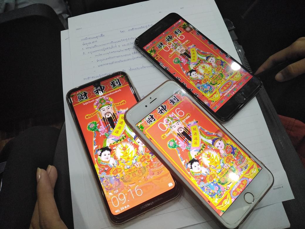 最近泰国人都喜欢用这张图片做手机屏幕