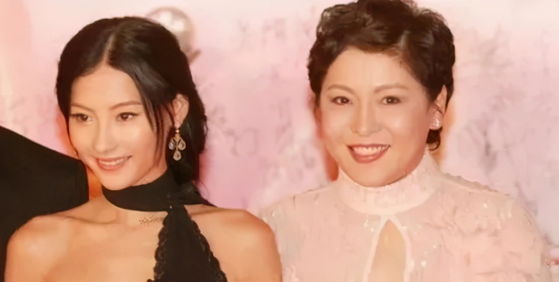 逼成龙下跪、掌掴曾志伟、封杀张柏芝？深扒向氏夫妇叱咤港圈史