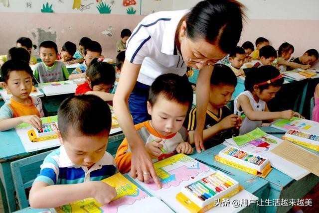 幼儿园老师说小孩有性格,幼儿园老师讲学生表现