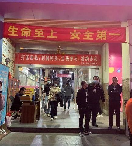 华强北凭什么掌握深圳经济命脉？小学文凭、背包客都月入数万