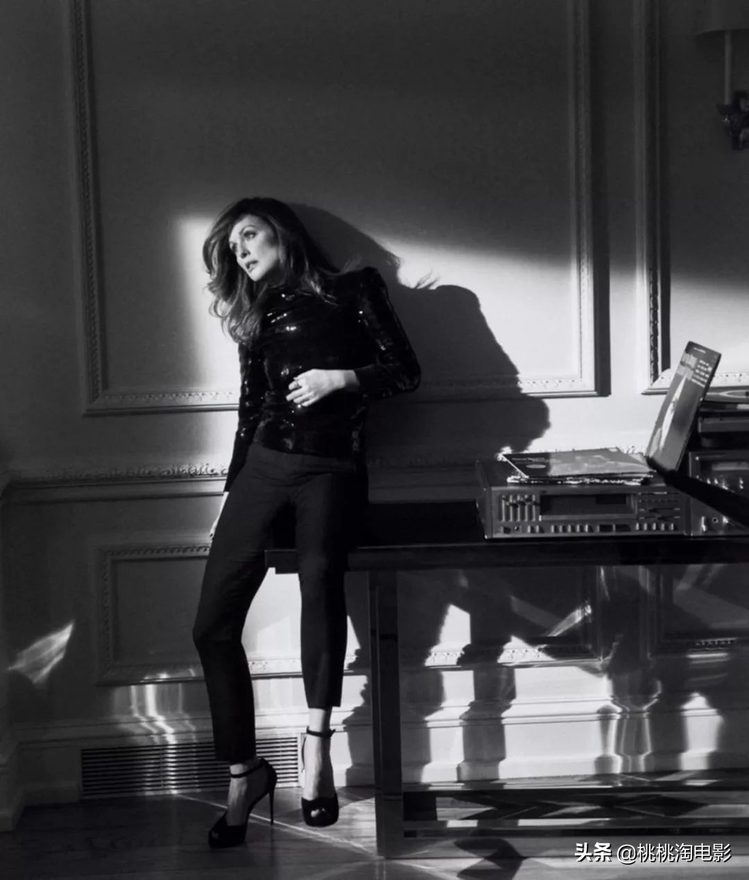 朱莉安摩尔与其他女明星合影,朱莉安摩尔和埃迪雷德梅尼