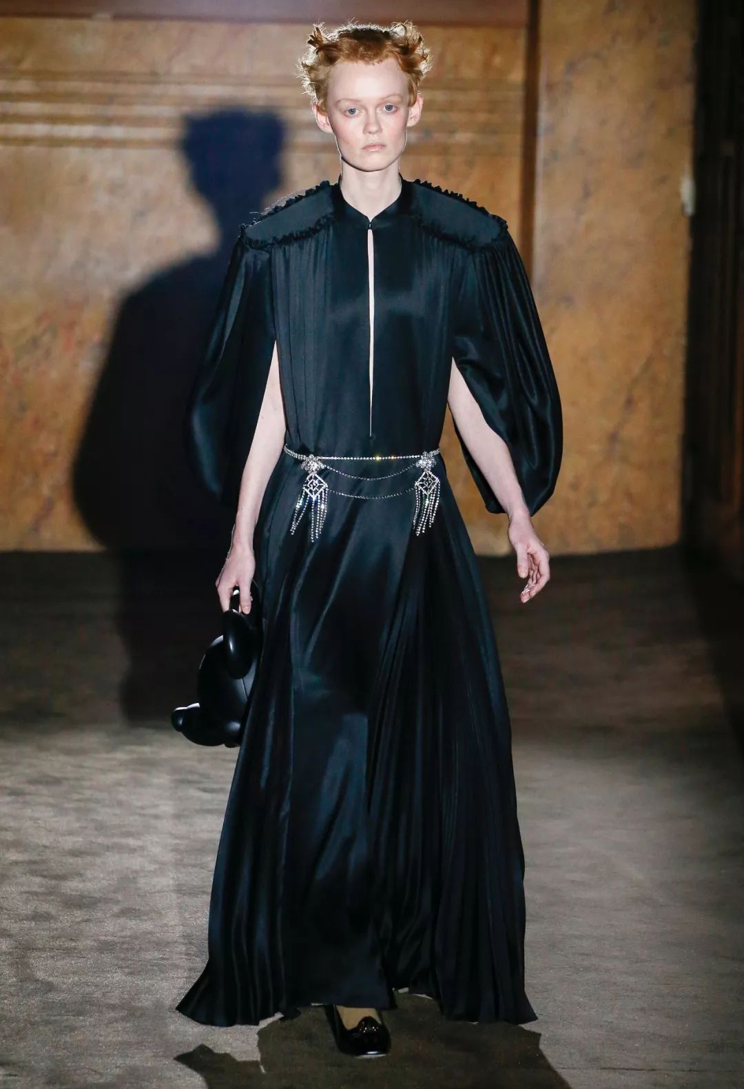 2019春夏4大流行趋势照着穿美到哭,今年秋冬流行这样穿时髦又温暖