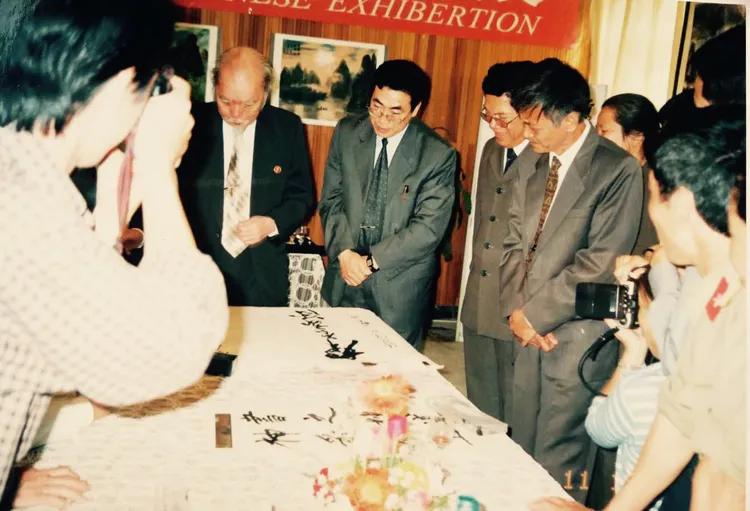 掌上乾坤指间生花世界级艺术家-贾同辉的“指墨”风釆