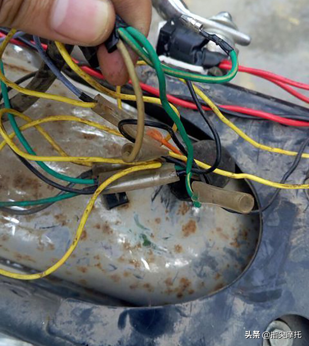 维修汽车短路最快的方法,摩托车保险丝坏了如何接线