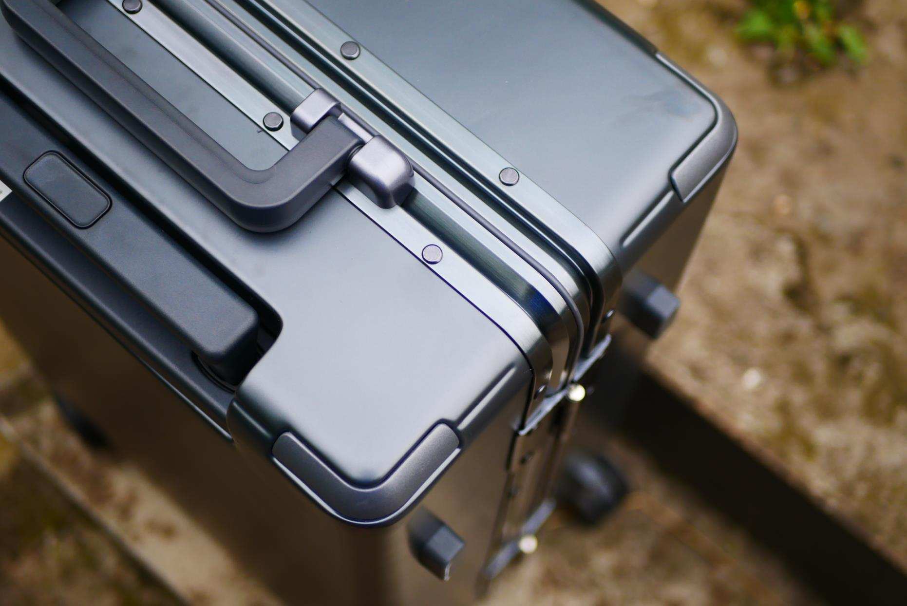 地平线8号20寸登机箱黑色,地平线8号经典系列行李箱测评