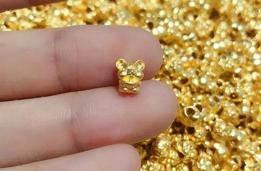 微靖江:69.9元抢原价158元的足金小金鼠手链,限量100份,手慢无