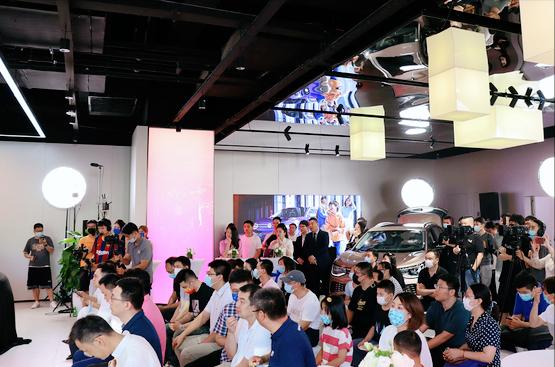 上海协通-长风大悦城ID.StoreX旗舰店盛大开业