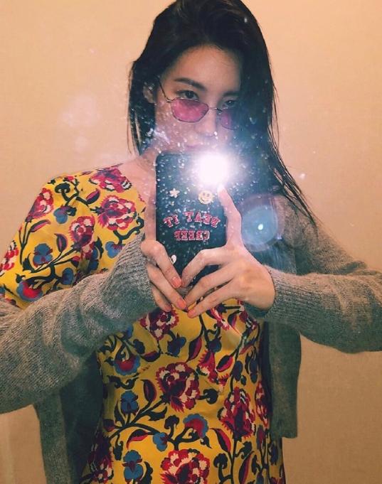 宣美蓝色裙子,宣美同款吊带碎花连衣裙开叉