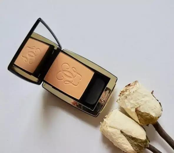 蜜粉跟粉饼散粉有什么区别呢,蜜粉散粉和粉饼的区别在哪里