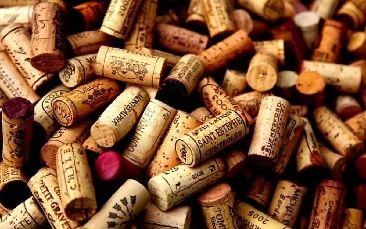 温度过高葡萄酒漏液,葡萄酒螺旋盖更容易出现漏液