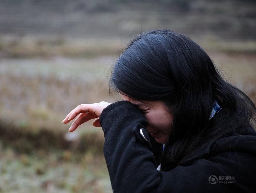 故事：婆婆车祸去世，常托梦说肚子饿，带女儿推开前夫家的门，哽咽了
