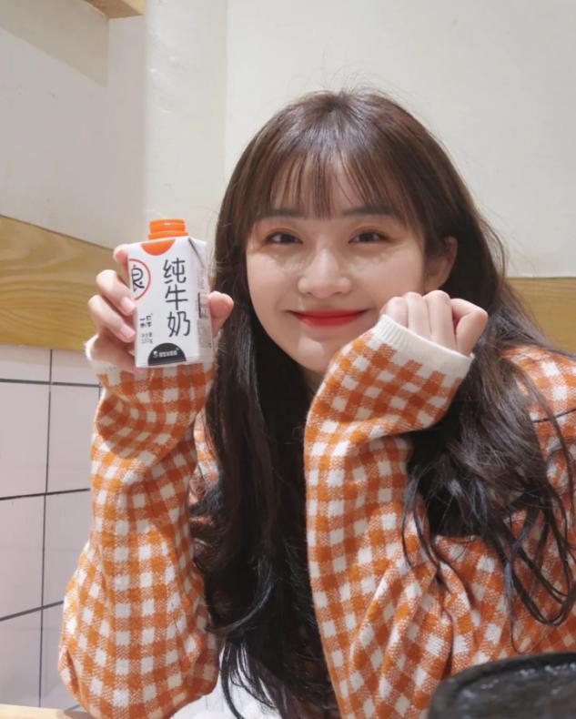 大牌口红新年限定测评,今年流行的色系口红nars