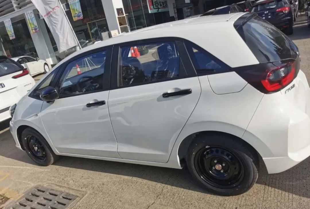 本田飞度配置低到什么程度,一辆车能简配到什么程度