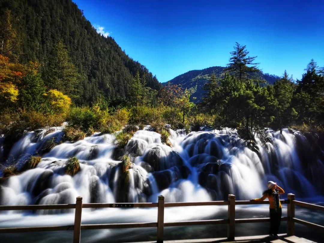 九寨更迷人,神奇的九寨景色迷人惹人醉