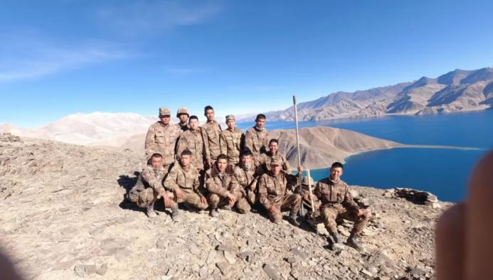 中国*产党共**创办的第一所高等学府，以城市名字命名，孙中山、毛*东泽**直接关怀！