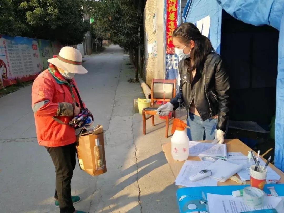 “我就是要出去！”看法官妙招说服各路“购物大妈”和“取货大叔”