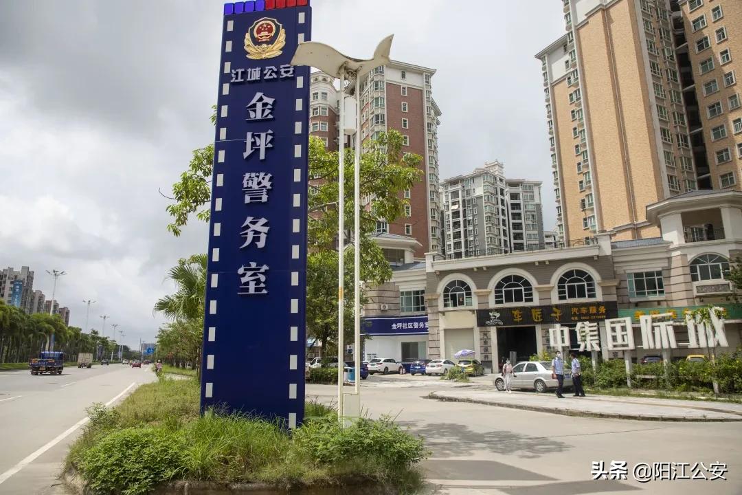 警民共筑连心桥携手保平安,社区警务室与社区共同开展工作