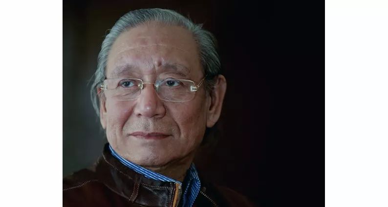 他从一个普通的美术编辑，到成就斐然的专业画家