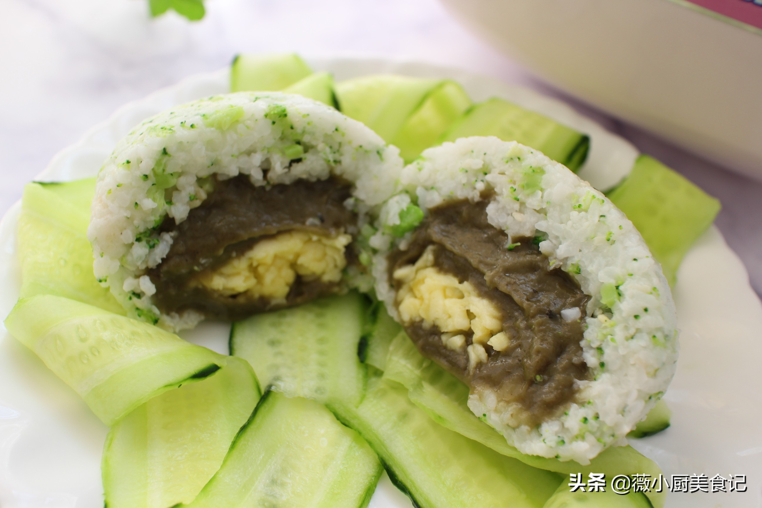 米饭换个吃法既做早餐又当零食,米饭芝士饭团