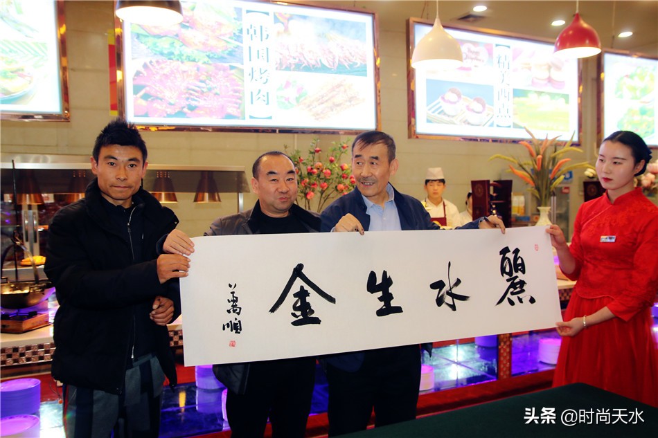 天水“轮胎哥”出发*藏西**,金龙大酒店携媒体、粉丝送上祝愿