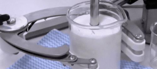 为什么防晒霜放久了有油,防晒霜放太久了沉淀了还能用吗