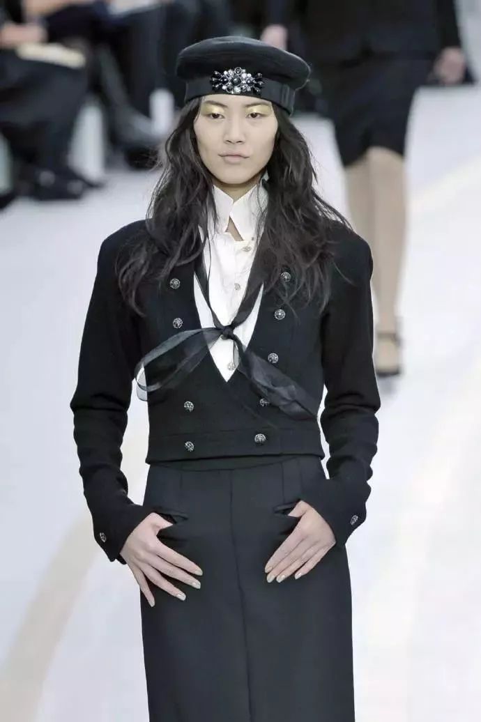 刘雯国际t台走秀视频,刘雯走t台视频