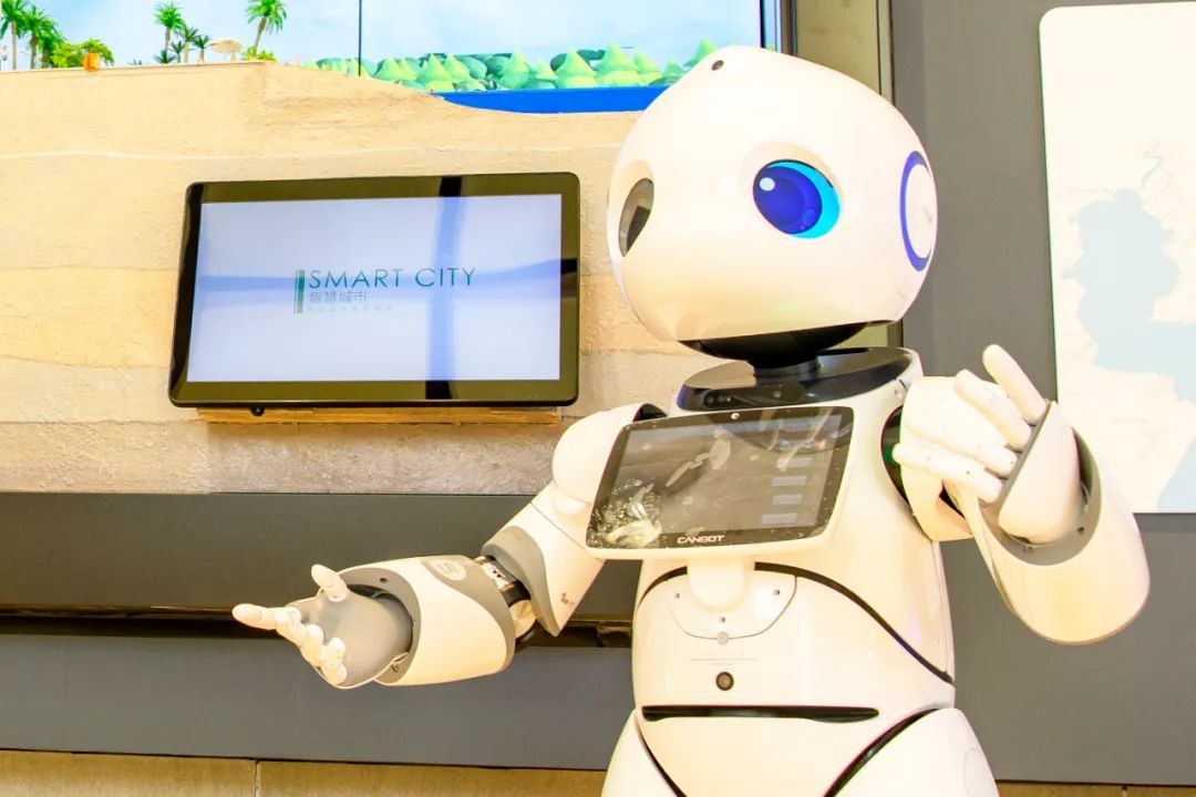 来了,电信“机器人天团”!网友:“成精了!”