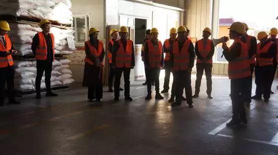 为养殖场提供最好的服务,为养殖场提供饲料