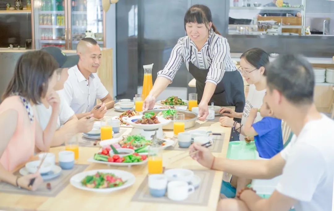 跑山猪原生态散养土黑猪,大山里的美食土鸡土鸭