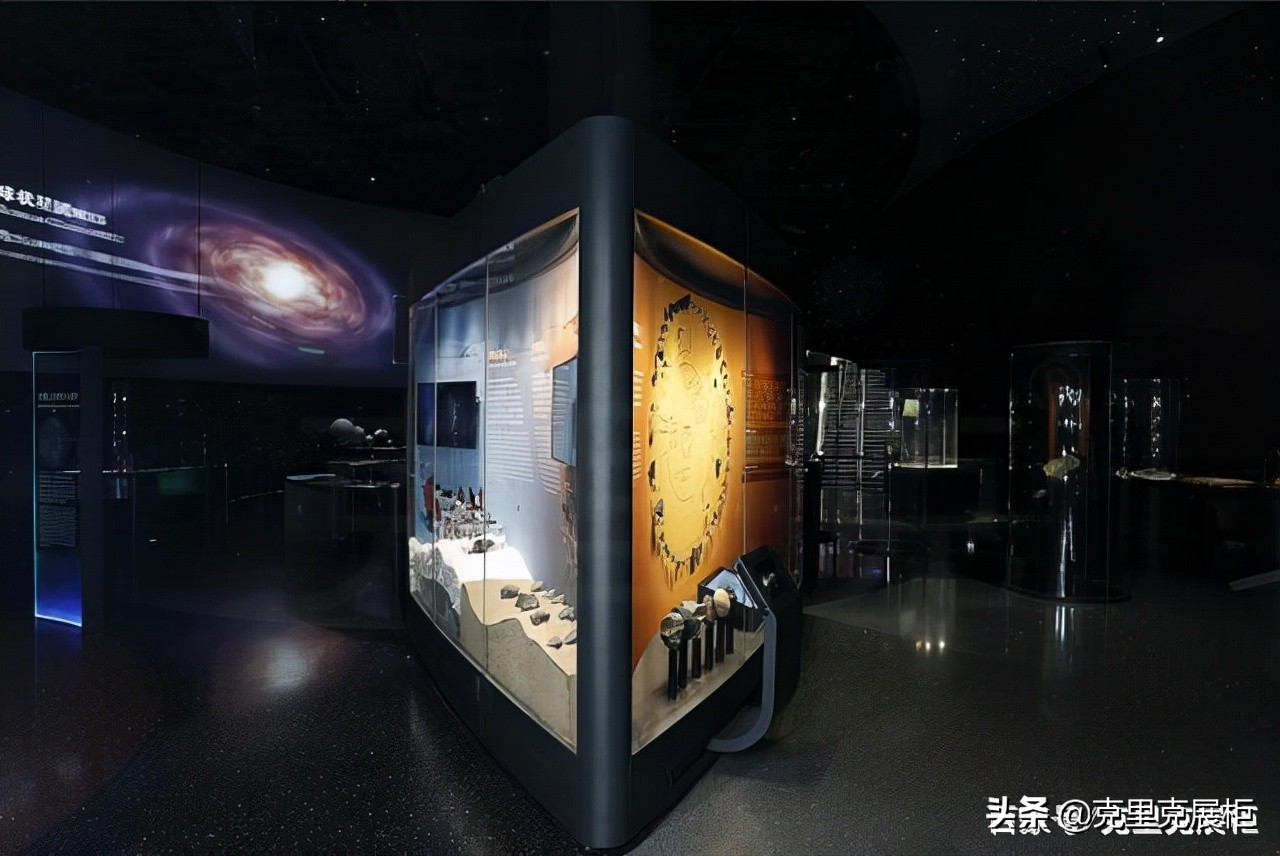 上海美术博物馆展柜厂家去哪找,上海博物馆展柜定做去哪找