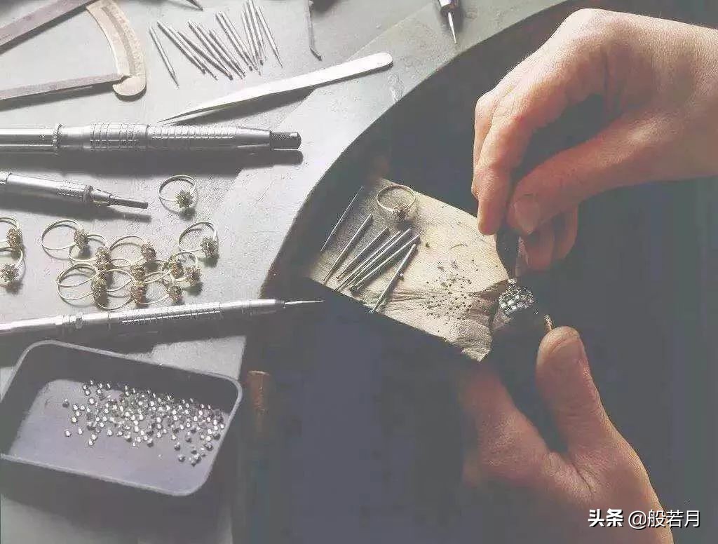 彩金为什么看着比黄金重,为什么彩金戴着戴着变色了