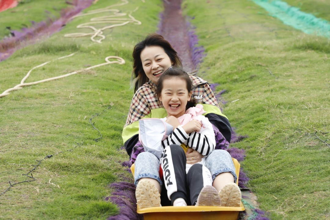 东莞东城莞师附小2022届604班,莞师附小学生踢球