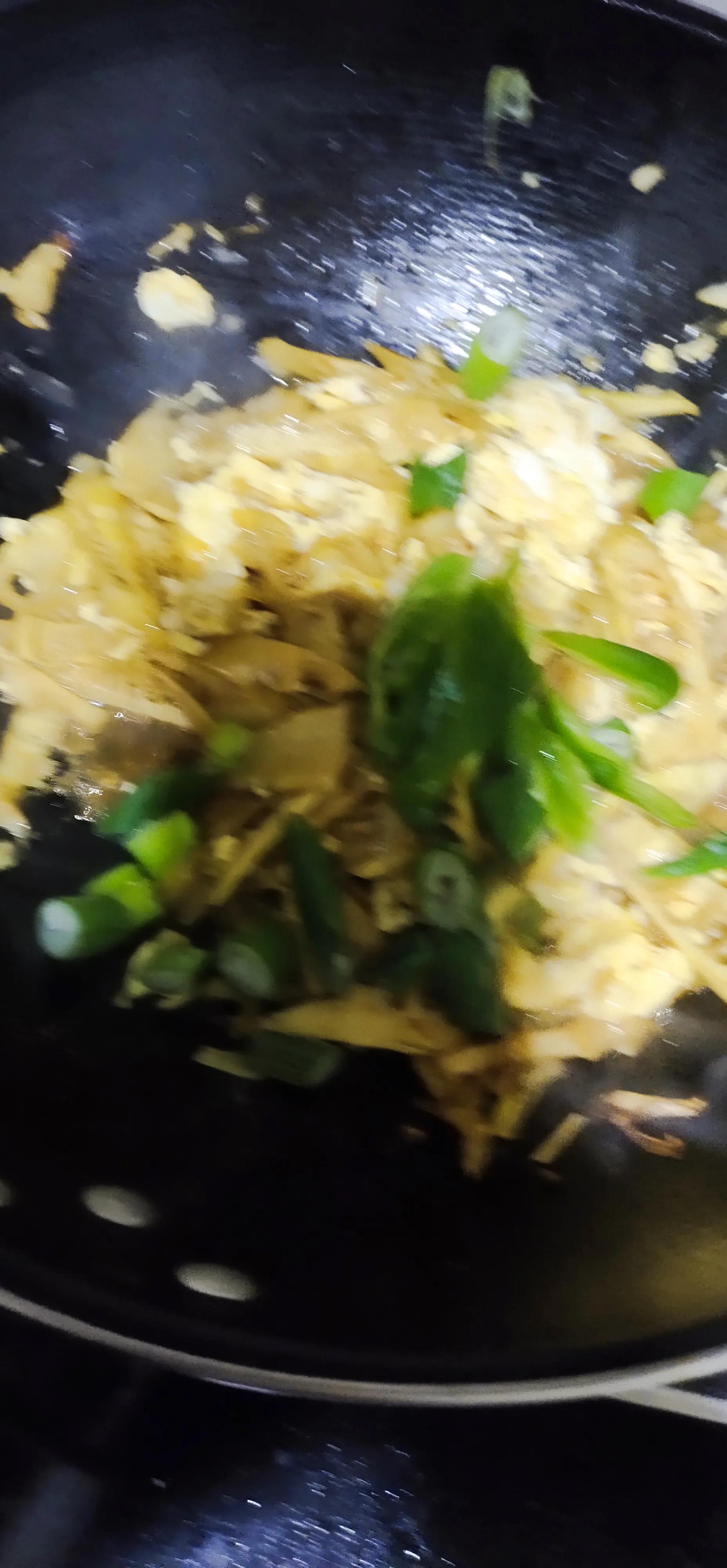 做一盘鲜嫩的竹笋凉拌吃最爽口了,新鲜竹笋这样做开胃下饭方法简单