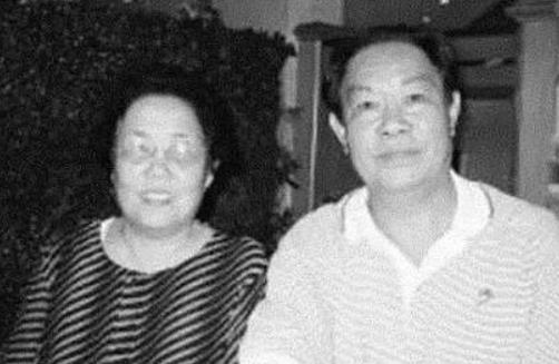 马化腾四天抛售965万股腾讯股票,网友说他提前得知消息要跑路