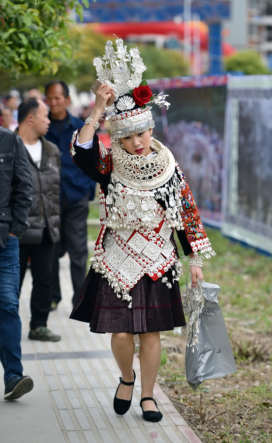 探访苗族银饰,苗族风情拨银饰