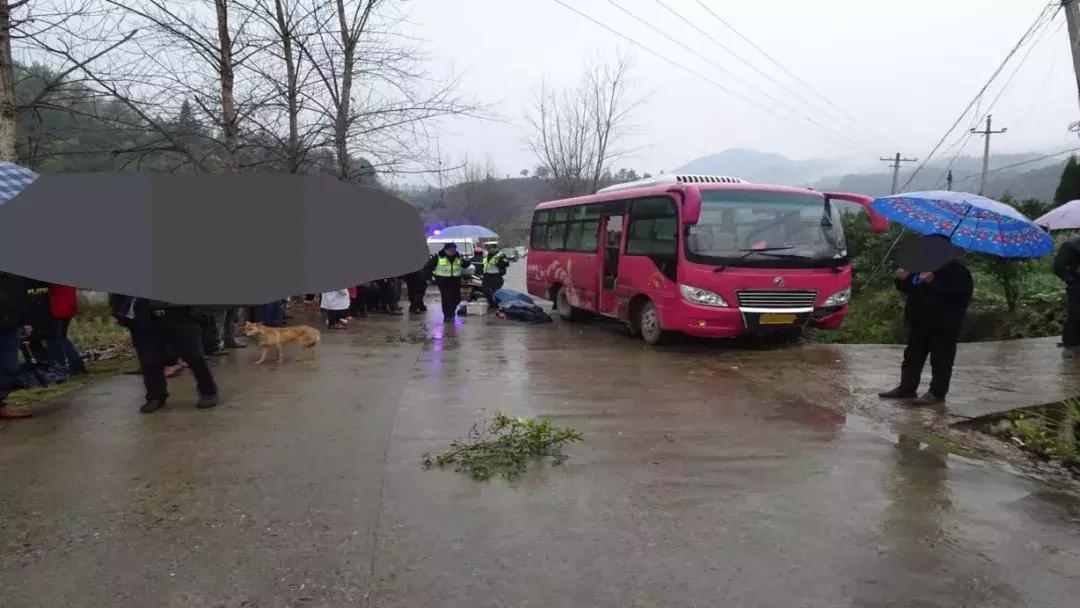 遂川交警深入驾校为开班新学员送上交通安全课！