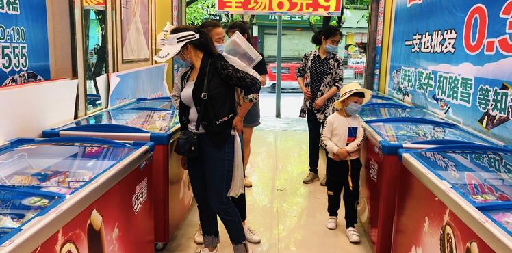 打工一天！揭秘全重庆同个套路的“江苏炒货”如何秒变雪糕批发