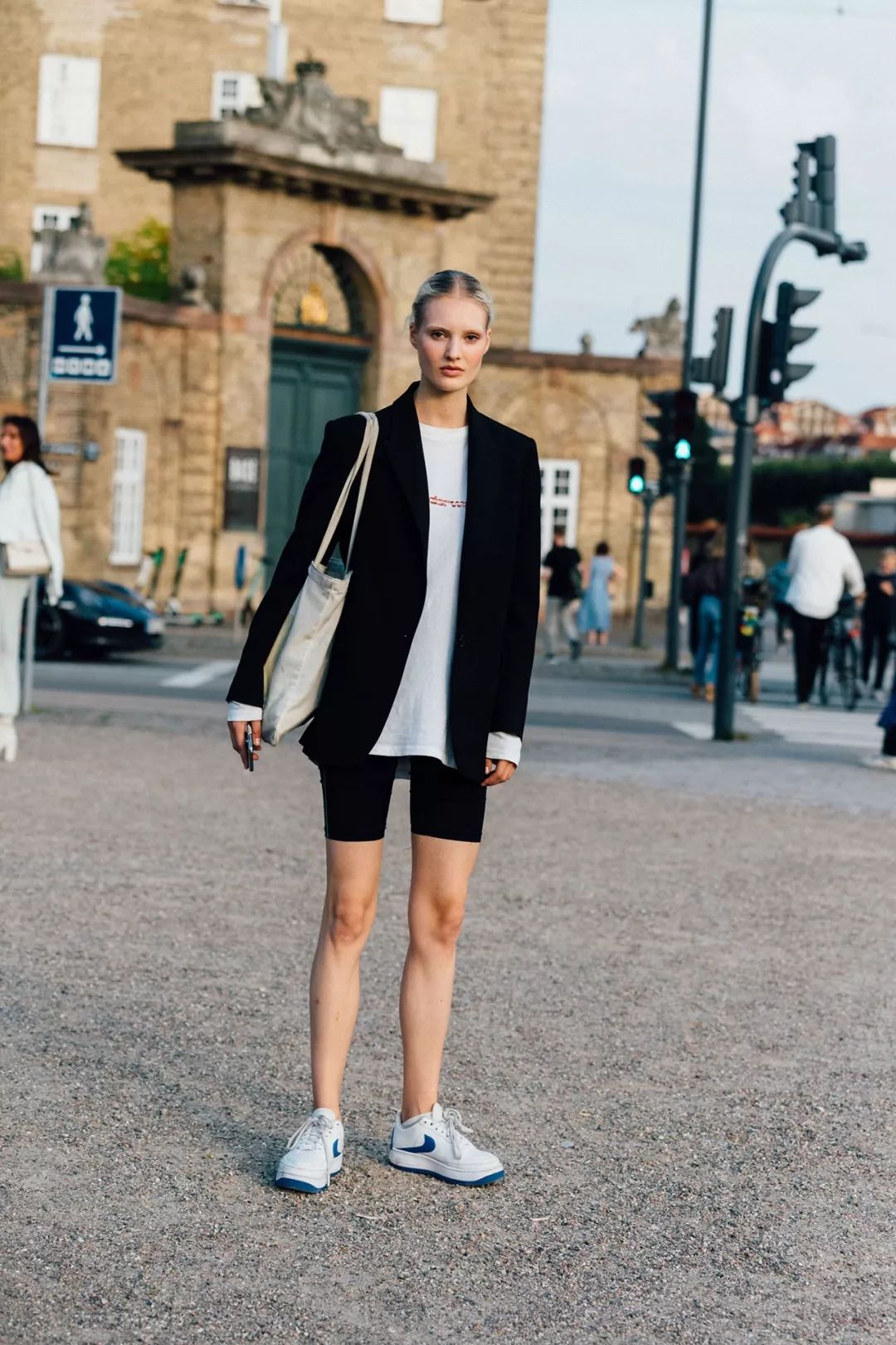 西装短裤上档次版型时尚,黑色西装短裤穿搭高级感