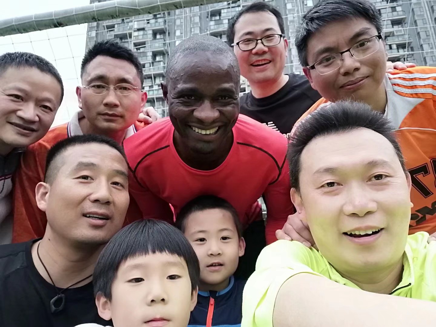 每一个努力打球的人都值得被尊重,每一个认真踢球的人都值得尊敬