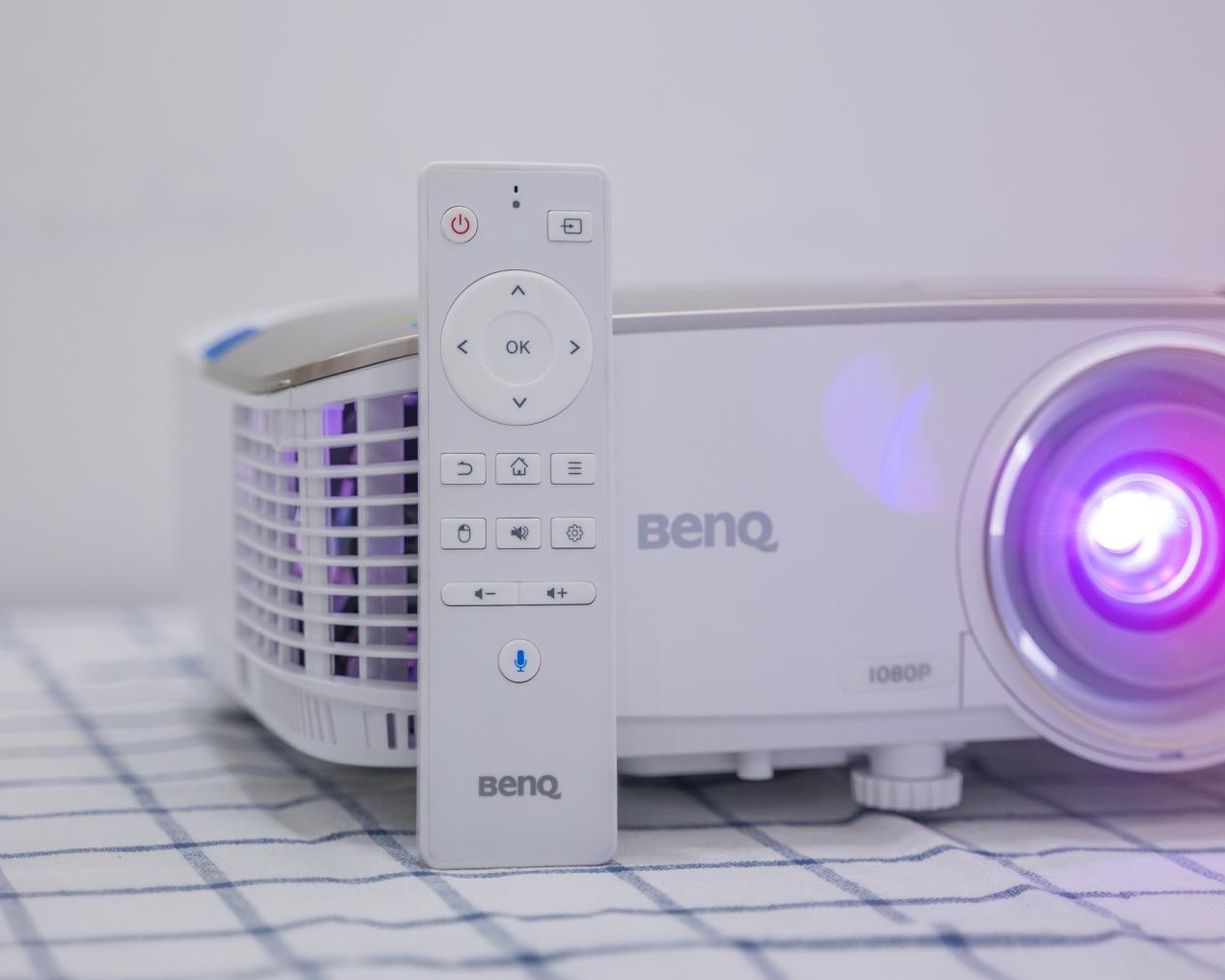 喜欢看电影买电视还是投影仪,喜欢看电影买投影仪