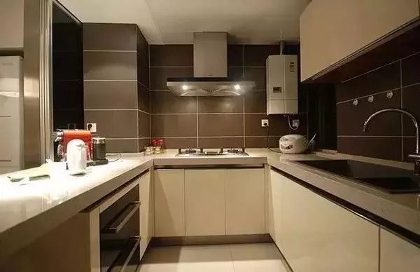 橱柜台面用什么材质比较好打理,橱柜台面用钢化玻璃材质好吗