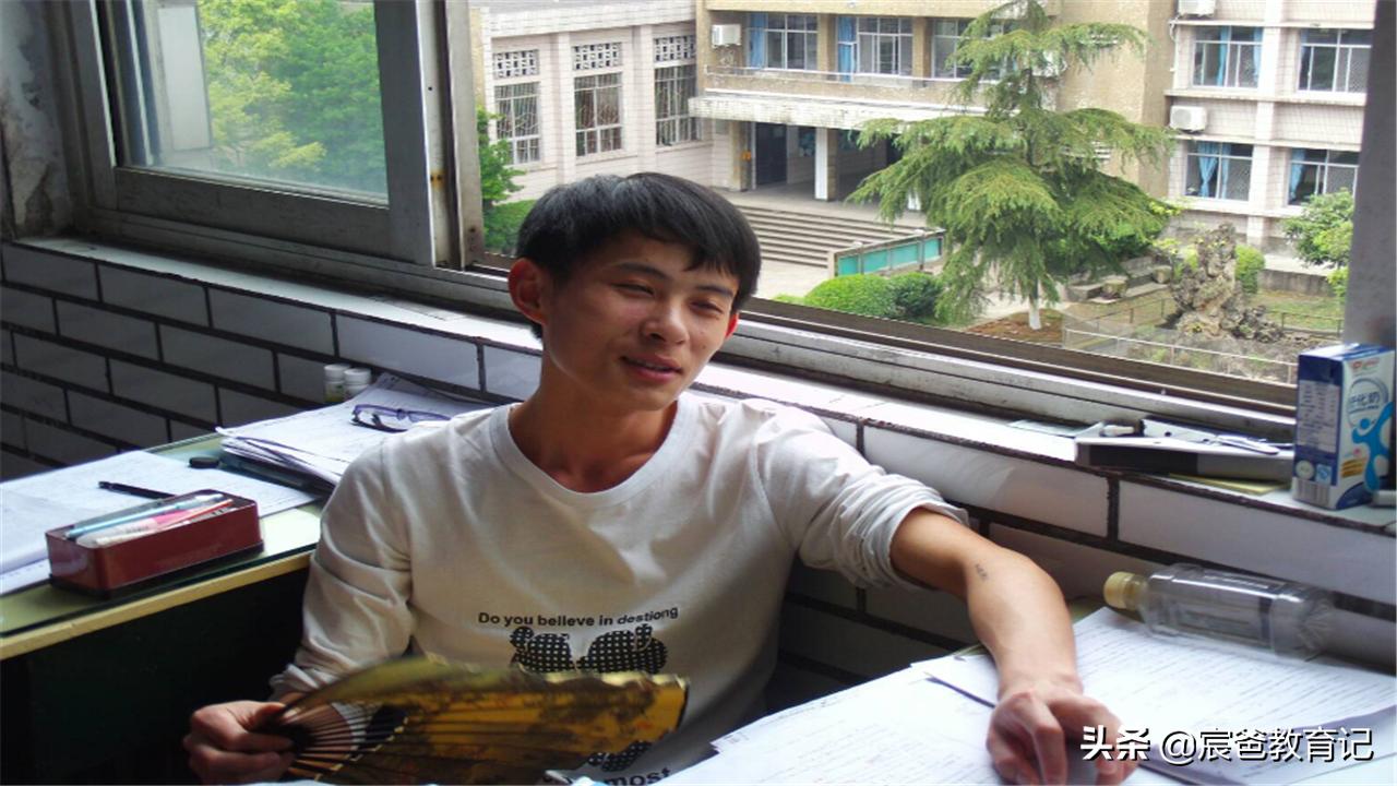 男生自以为很帅3种行为,男生自认为帅气的三大行为