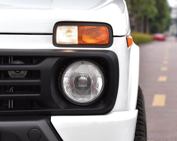 越野圈公认的三款老炮车型,手动挡、手摇窗、手摇发动,212上榜