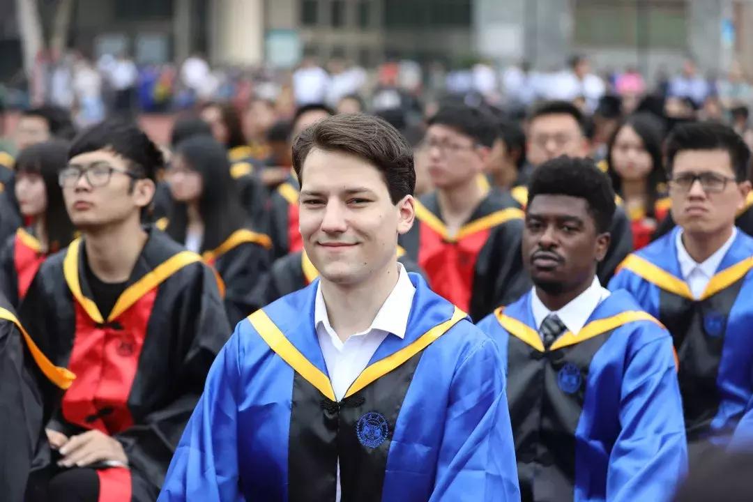 毕业啦难舍难分,毕业啦很舍不得离开