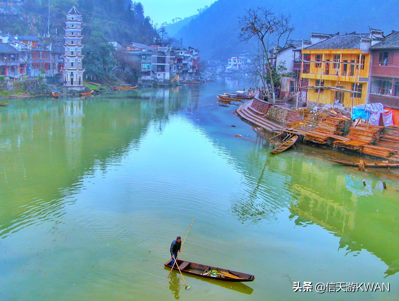 边城：沈从文笔下的湘西,沈从文在边城中对沱江的描写