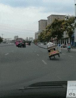 夜晚接小姨子下班，经过了一家偏僻旅馆，问我这一晚多少钱...